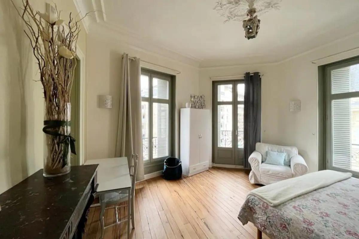 شقة Cosy Hortensia- 4 Ch- Clemenceau Hypercentre & Parking Sous Terrain- 110M2 بو المظهر الخارجي الصورة